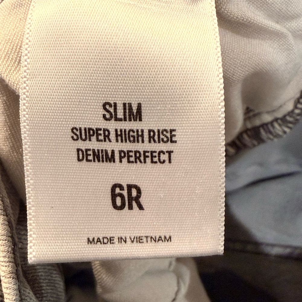 Express Women’s High Rise Jeans - Picture 5 of 5